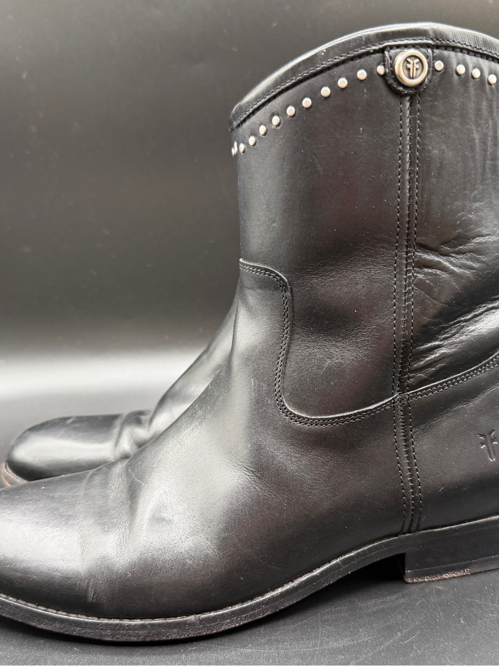 Frye Black Leather Melissa stud boots ankle booties Cowgirl Ranchwear western 8